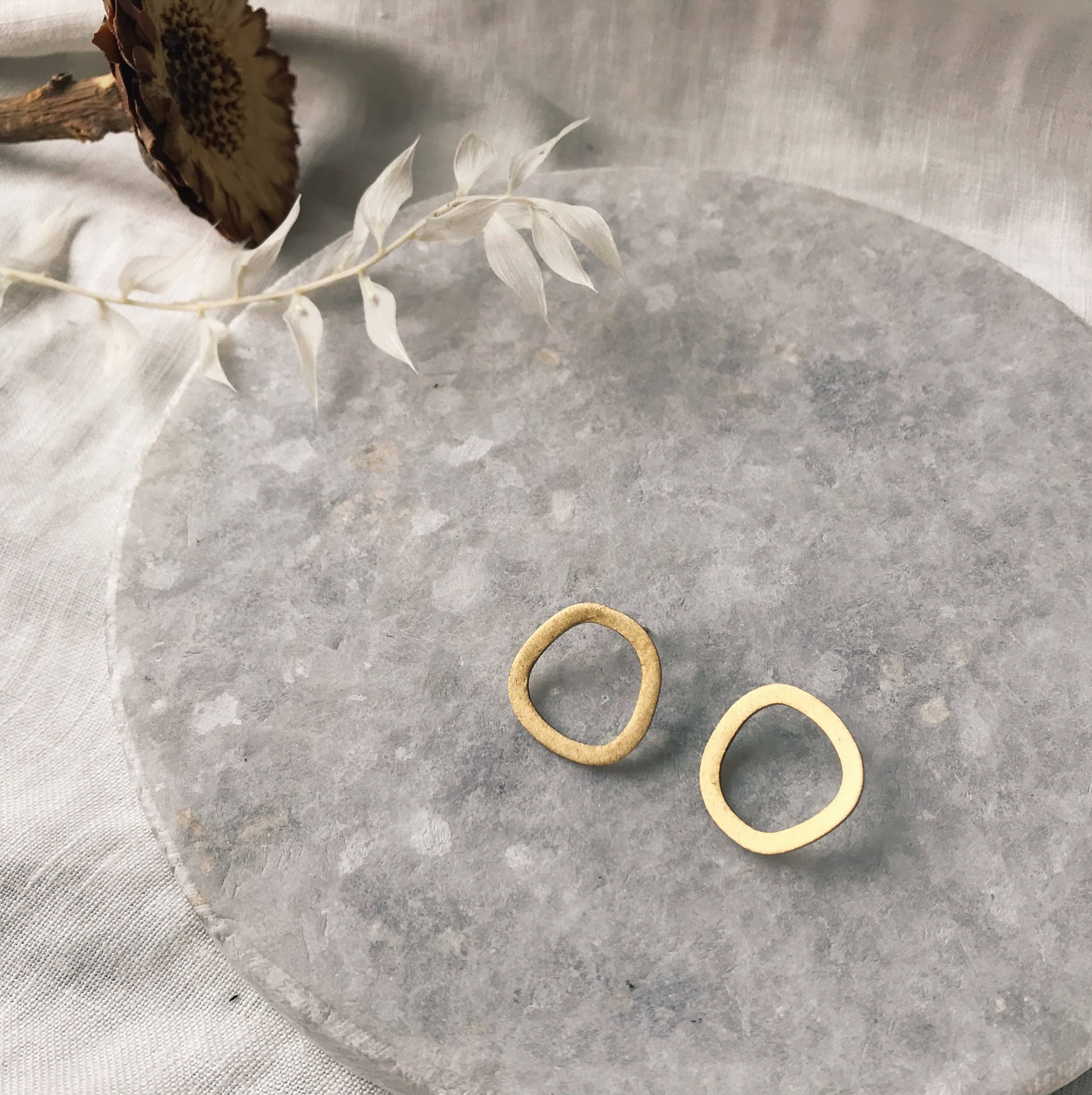 Organic circle studs - Image 2